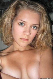Hot chick gets naked-14