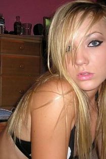 Gorgeous babes caught in hacked Photobucket pics-16