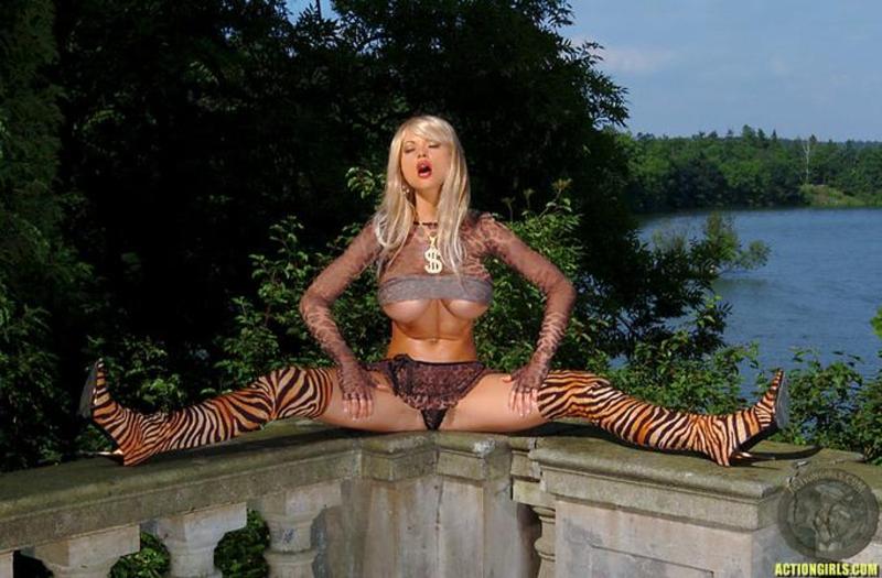 Beautiful Veronica Zemanova 3