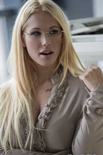 Hot Secretary Kyra Hot Gets Hard Fucking-00