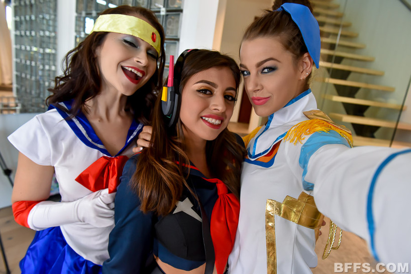 Cosplay Queens 2