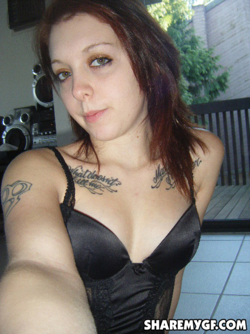 Slutty girlfriend lifts her shirt 2