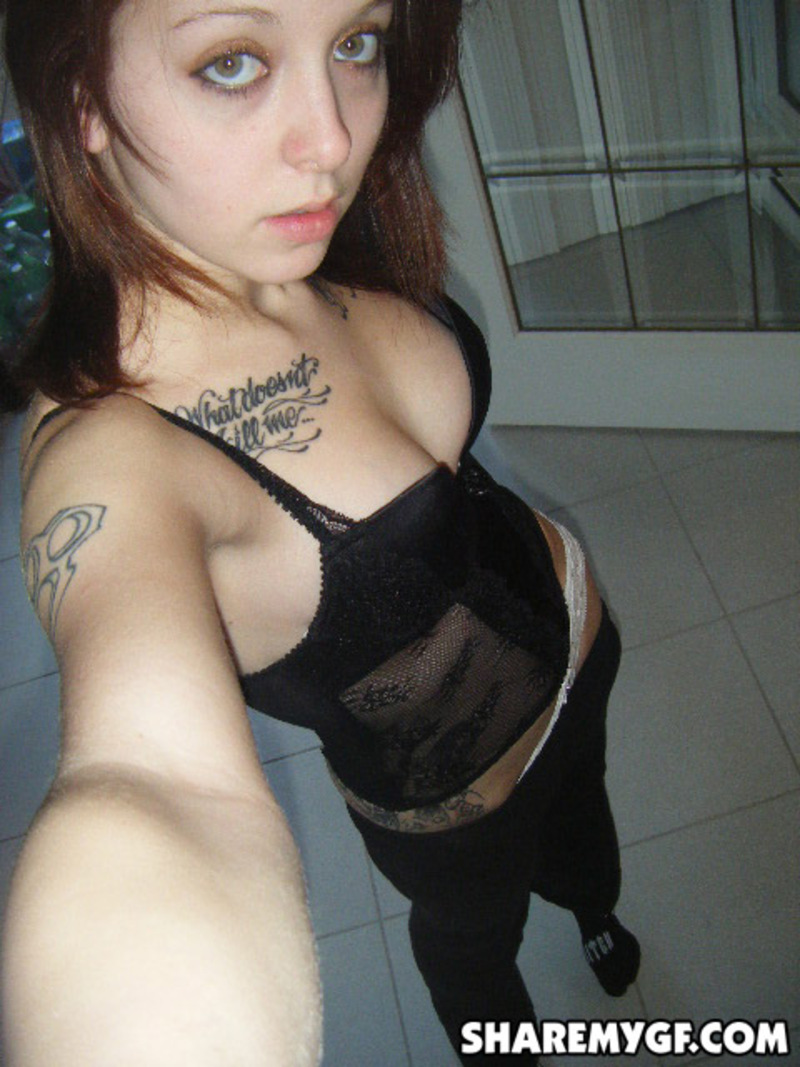 Slutty girlfriend lifts her shirt 4