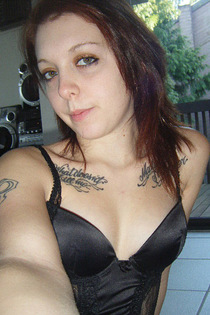 Slutty girlfriend lifts her shirt-01