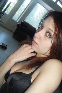 Slutty girlfriend lifts her shirt-02