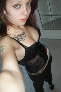 Slutty girlfriend lifts her shirt-03