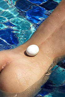 Join naked blonde Anna S in the pool-03
