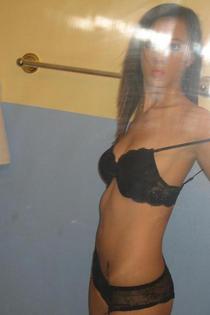 Beautiful selfshooting honeys-02