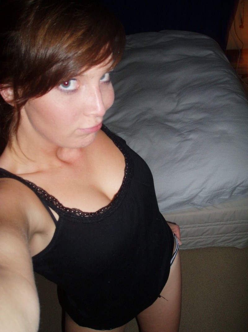 Gorgeous babes caught in hacked Photobucket pics 1