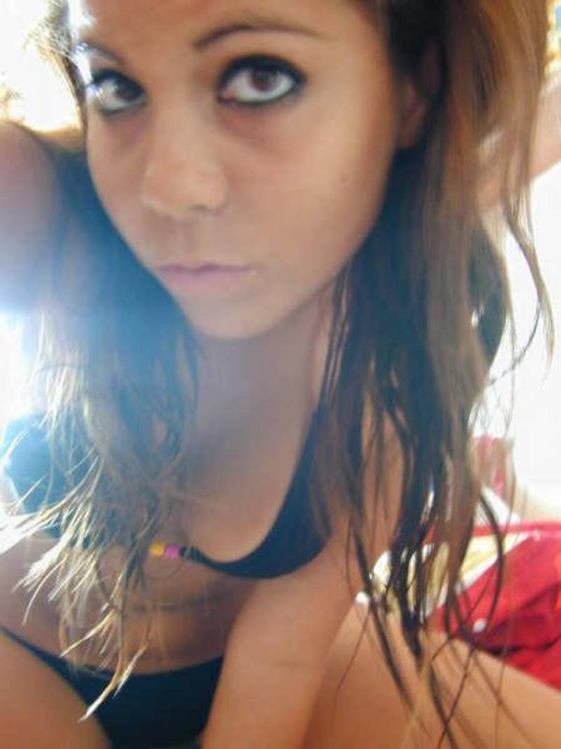 Gorgeous babes caught in hacked Photobucket pics 18