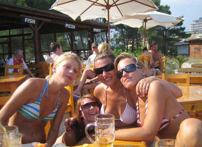 Amateur bikini babes in sexy beach shots 3