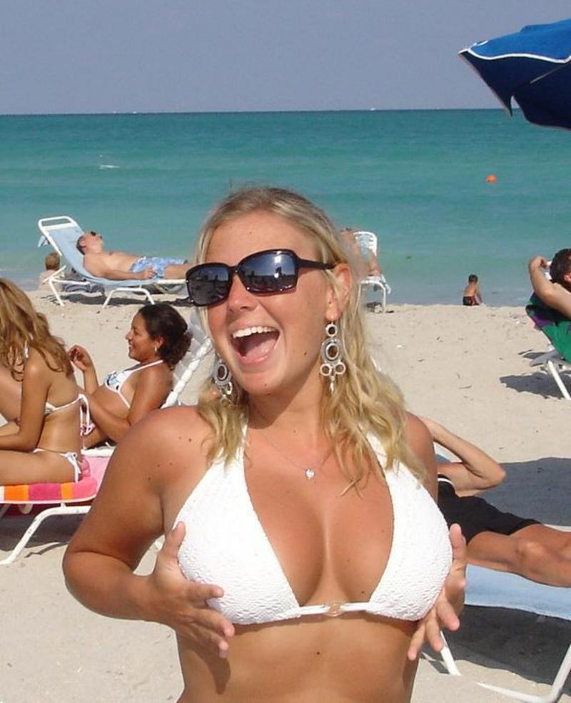 Amateur bikini babes in sexy beach shots 4