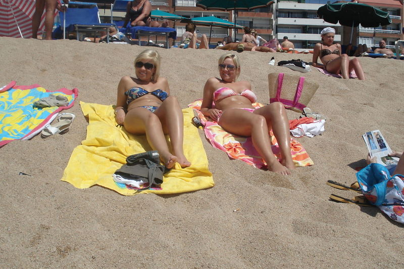 Amateur bikini babes in sexy beach shots 15
