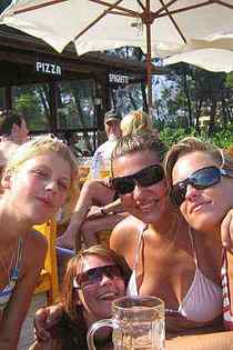 Amateur bikini babes in sexy beach shots-02