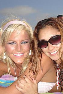 Amateur bikini babes in sexy beach shots-12