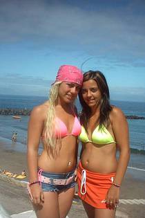 Amateur bikini babes in sexy beach shots-15