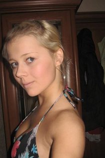 Sexy blonde babes in seductive pics-02