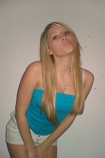 Sexy blonde babes in seductive pics-05