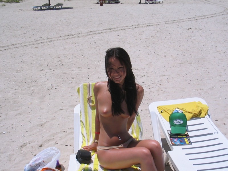 Topless amateur babes exposed at the beach 15