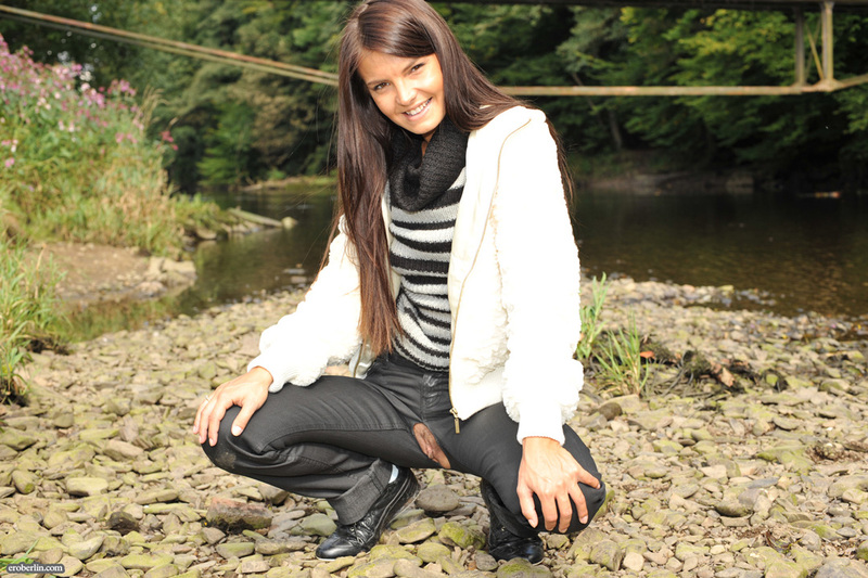 Suzie Carina 9