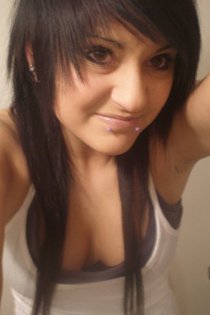 Sexy Emo Girls with Curves-11