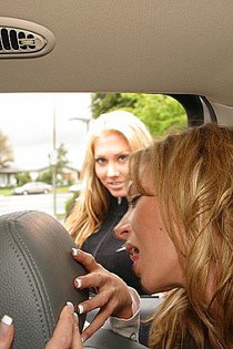 Girls Hunting Girls-03