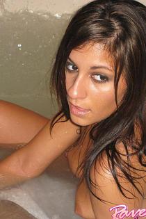Raven Riley soaps up her hot body in the bathtub-08