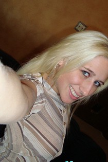 Sammie Selfpics-00