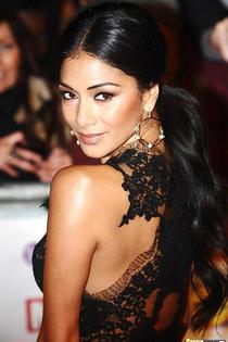 Nicole Scherzinger gorgeous in black dress-00