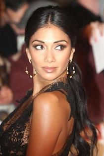 Nicole Scherzinger gorgeous in black dress-07