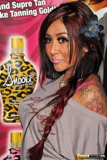 Busty snooki promotes her tanning lotion-04