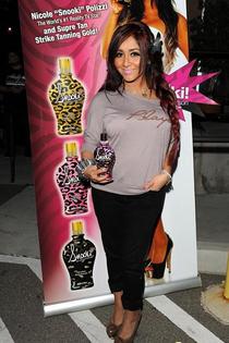 Busty snooki promotes her tanning lotion-14