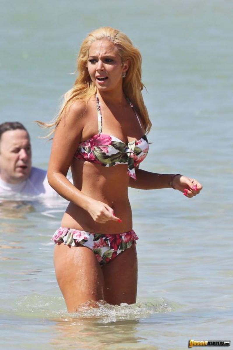 Tulisa Contostavlos bikini candids in hawaii 9