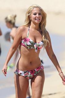 Tulisa Contostavlos bikini candids in hawaii-10