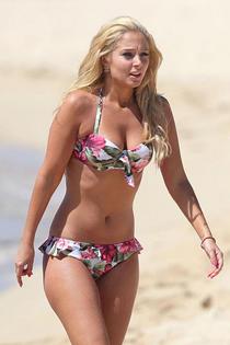 Tulisa Contostavlos bikini candids in hawaii-12