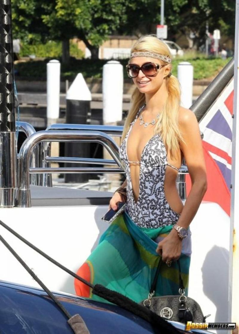 Paris Hilton butt crack candids 1