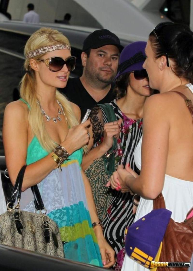 Paris Hilton butt crack candids 9