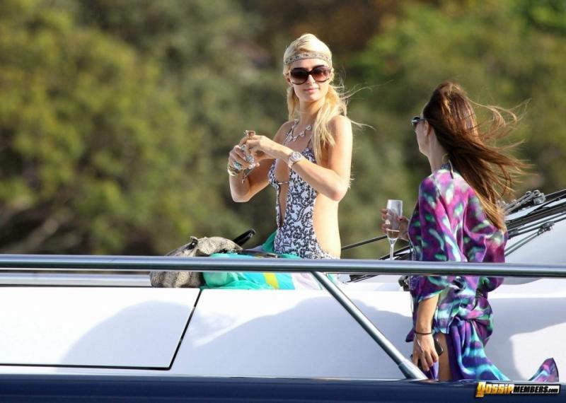 Paris Hilton butt crack candids 12