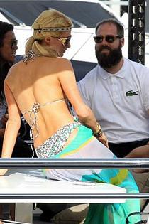 Paris Hilton butt crack candids-03