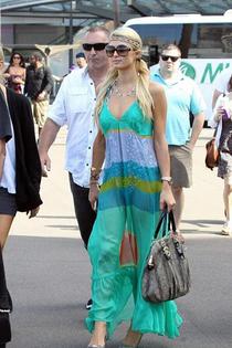 Paris Hilton butt crack candids-05