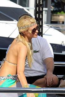 Paris Hilton butt crack candids-06