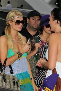 Paris Hilton butt crack candids-08