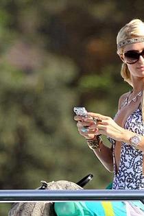 Paris Hilton butt crack candids-09