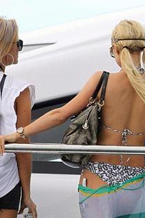 Paris Hilton butt crack candids-15