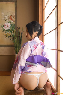 Thai Babe Megumi Haruka In Sexy Kimono Pics Gallery-05