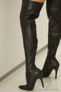 Renee Perez Solo Erotic Fingering-00