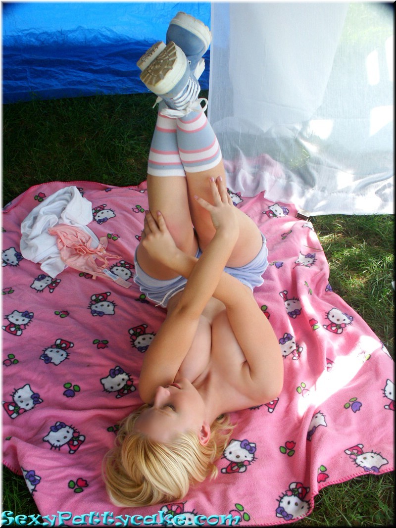 Hello Kitty Masturbation Picnic 15